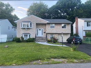 25 E Fort Hill Rd, Yonkers, NY 10710