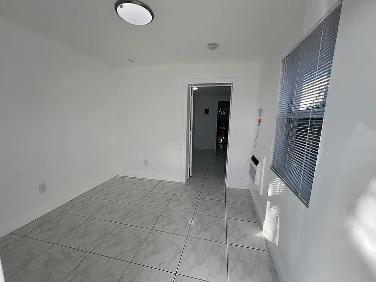 1935 SW 2nd St #3 — Photo 3