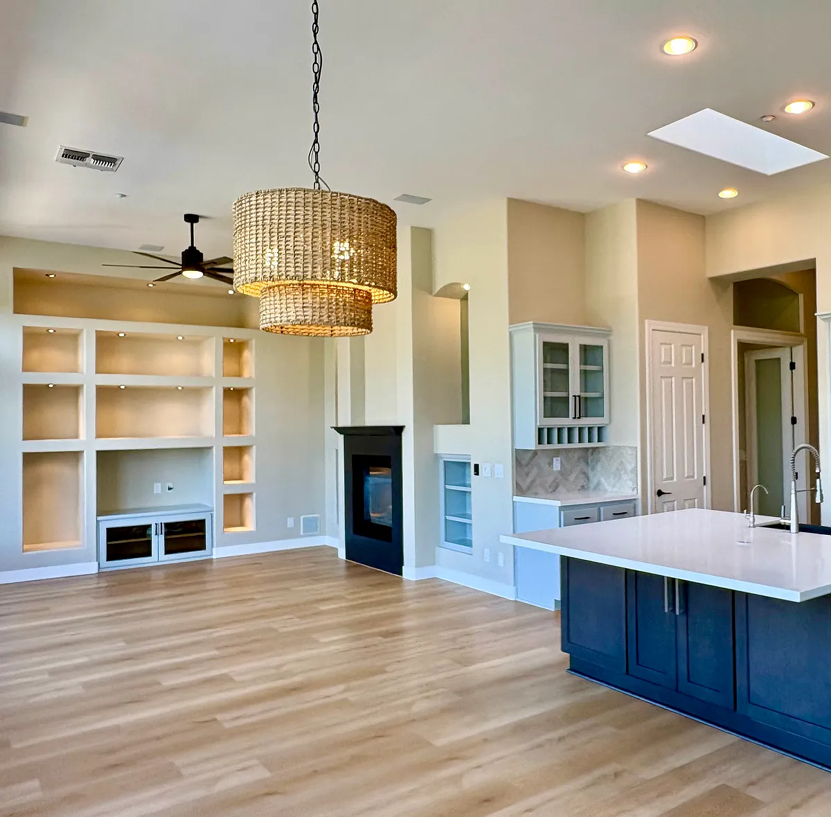 Building Photo - 2302 W Hazelhurst Dr