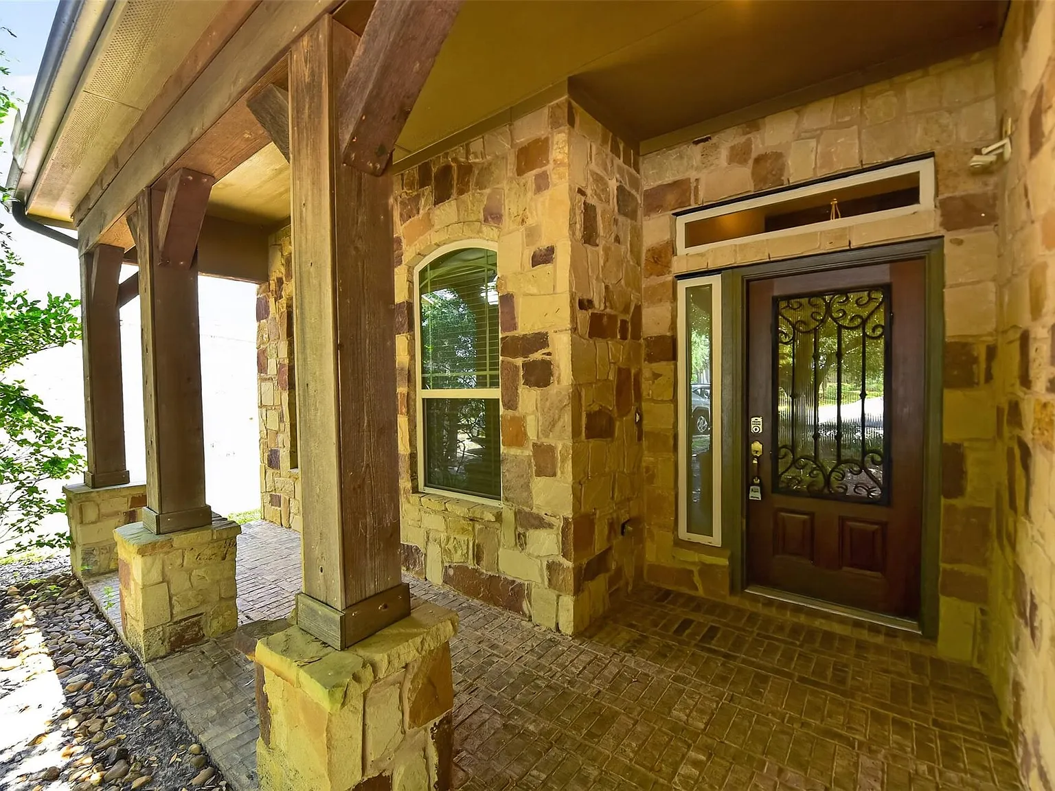 4 bed, 3.5 bath, 2828 sqft, $3,100 — Photo 4