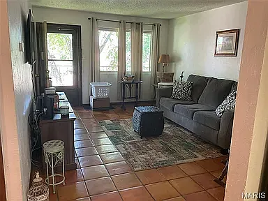 220 Suppiger Ln — Photo 5
