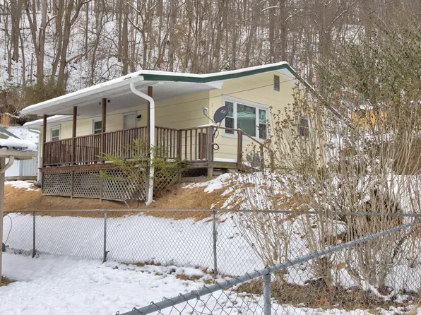 212 Jennifer Dr, Paintsville, KY 41240