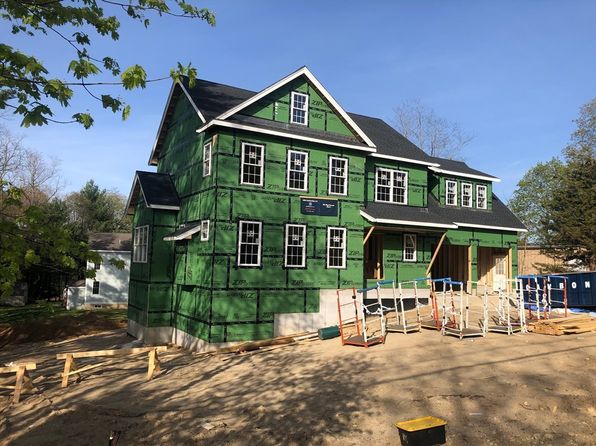 77 Pembroke St, Kingston, MA 02364