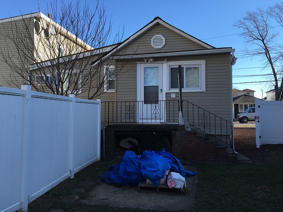 2nd image of 524 Bedford Ave