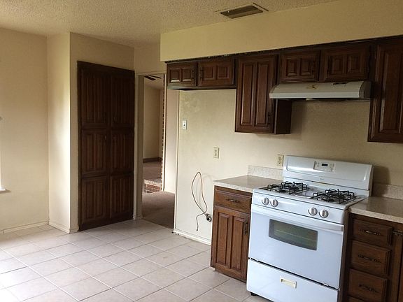 4th image of 1125 Meriwood Dr