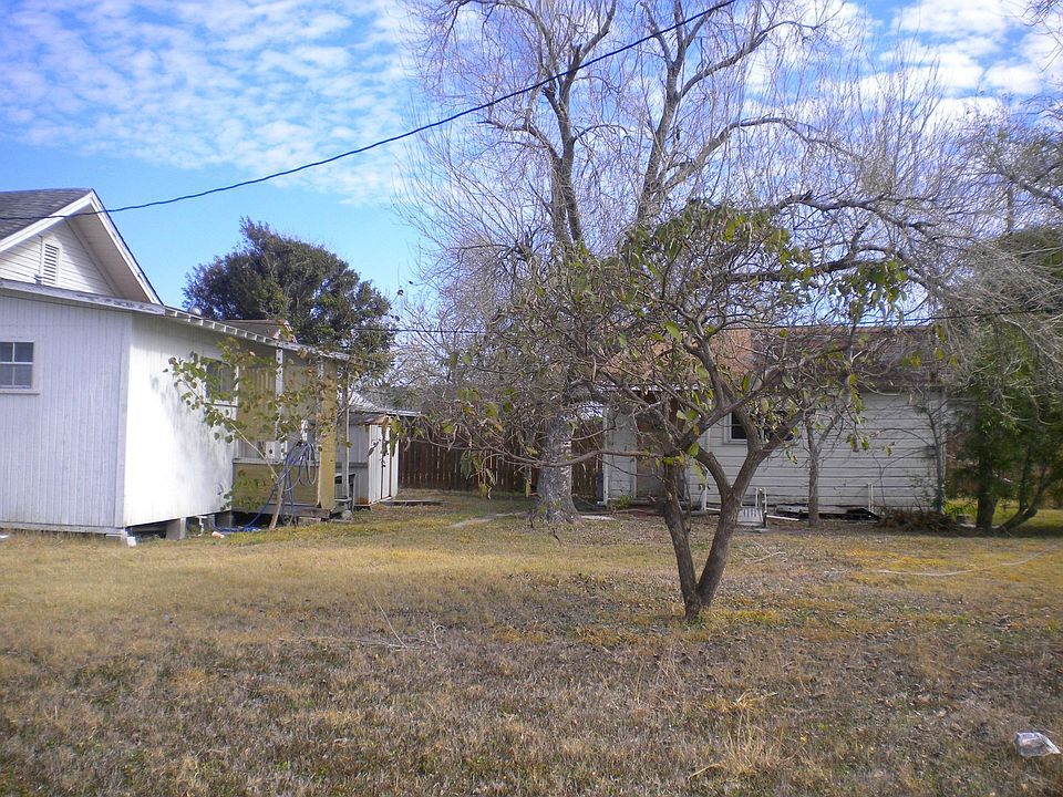 2nd image of 800 N Austin St