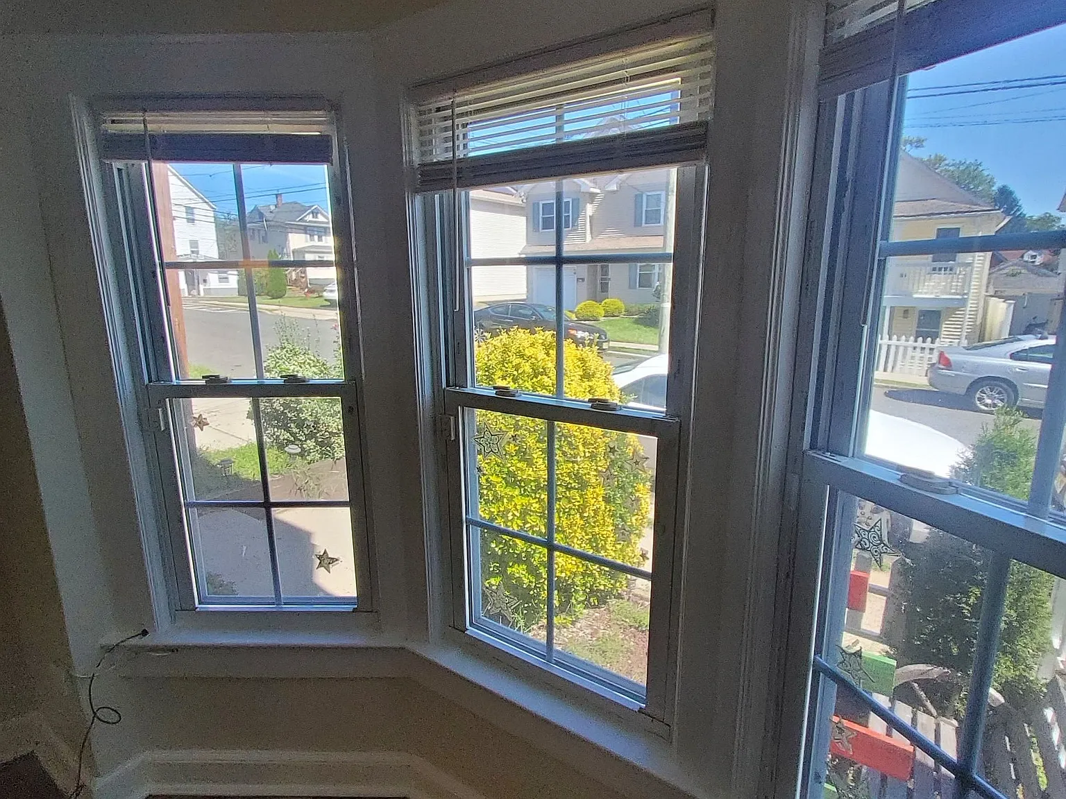 3 bed, 1.0 bath, 1300 sqft, $2,800 — Photo 2