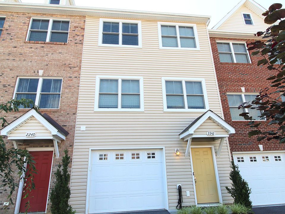 1st image of 2242 Deyerle Ave