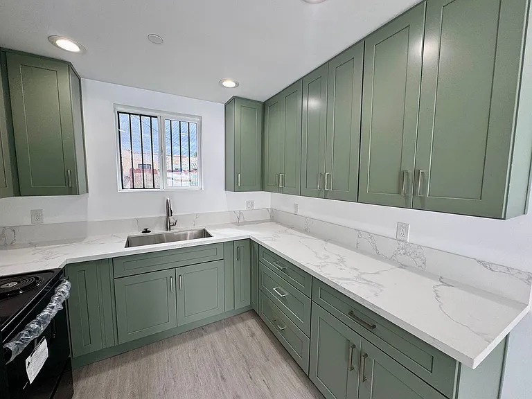 2203 1/2 S Sycamore Ave — Photo 3