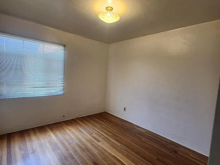 4019 Roma Ave NE — Photo 8