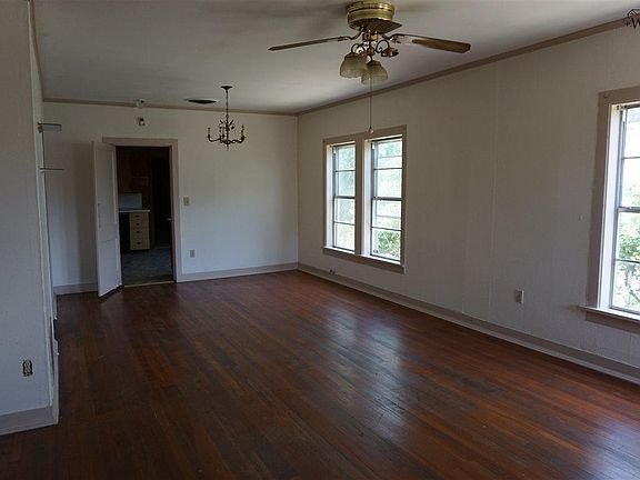 5th image of 1610 Beverly Dr