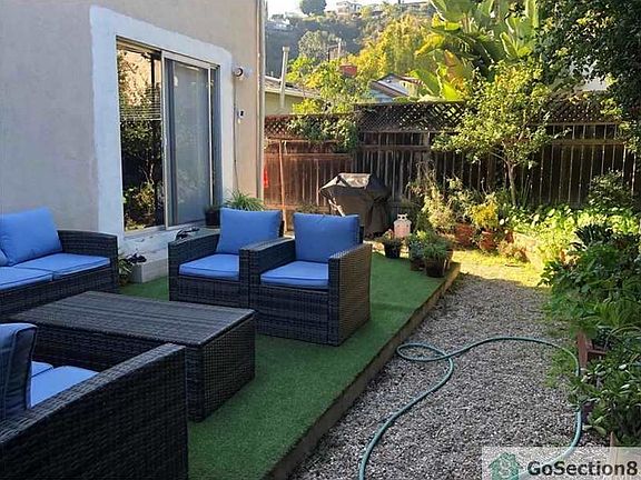 4th image of 2649 N Beachwood Dr