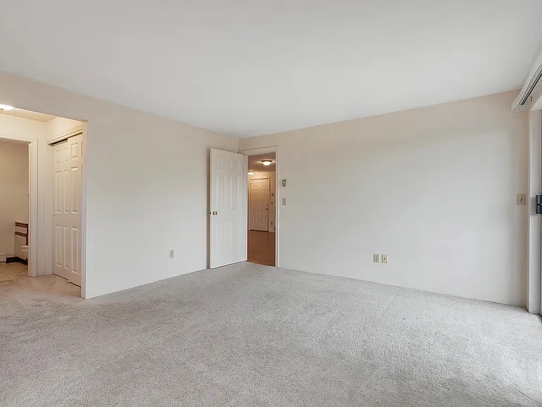 11 Gibbs St #I — Photo 6