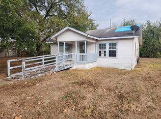 500 E Kezee St, Calvert, TX 77837