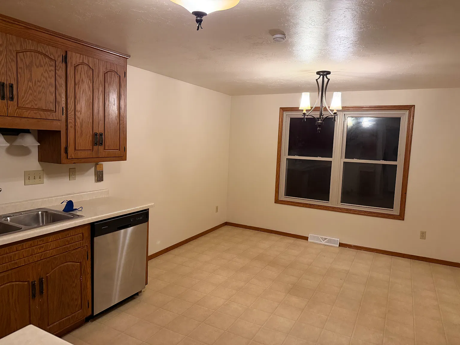3 bed, 1592 sqft, $1,900 — Photo 3