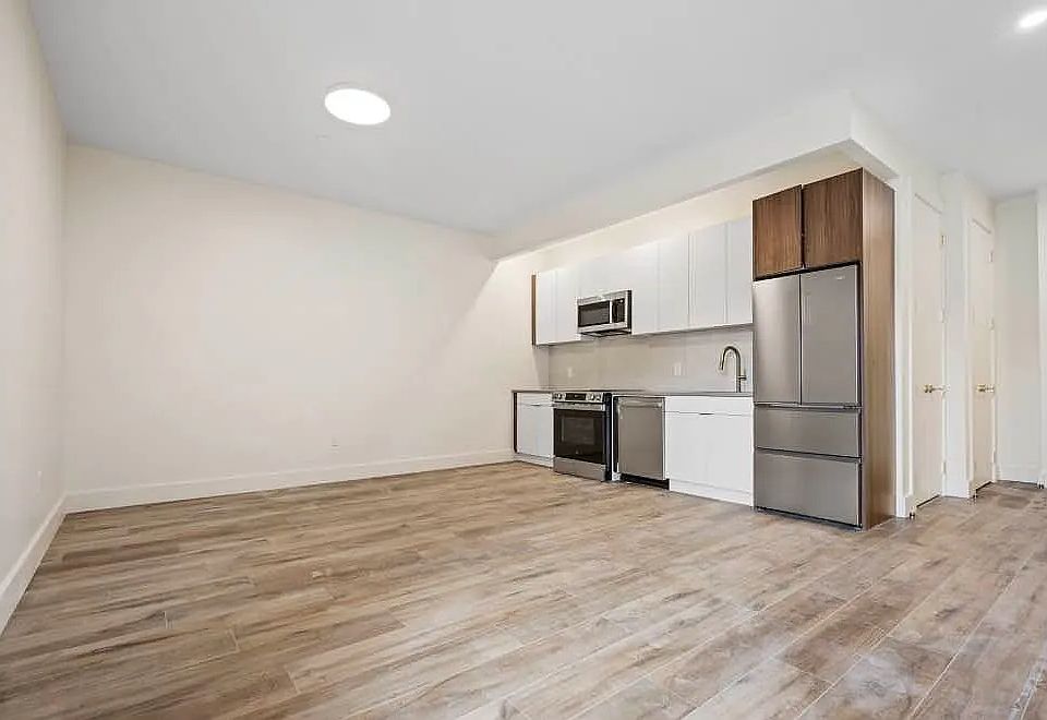1st image of 151 Hawthorne St #4B