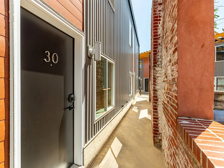 3003 Glenwood — Photo 98