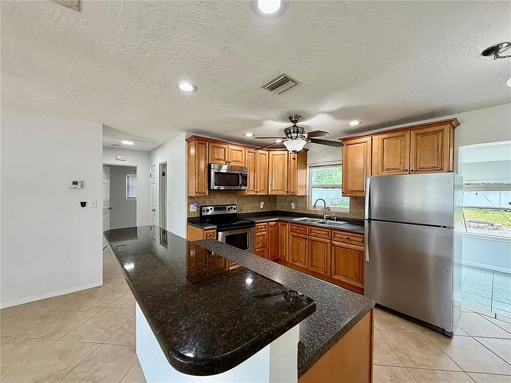2 bed, 1.0 bath, 1052 sqft, $2,175 — Photo 4