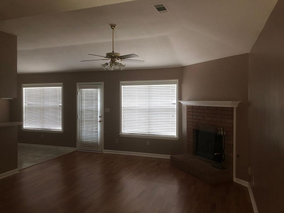 2nd image of 1135 Dove Hollow Dr