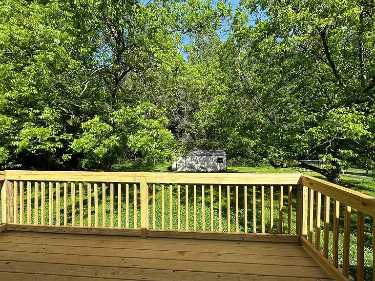33 Lynhaven Dr — Photo 14