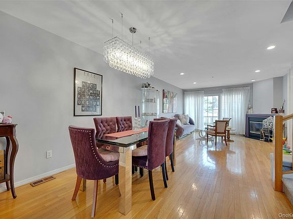 5th image of 1102 Pondside Drive