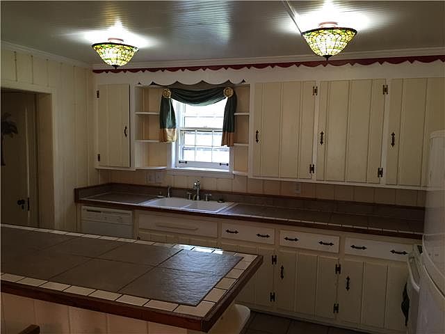 2nd image of 1301 Stratford Ave