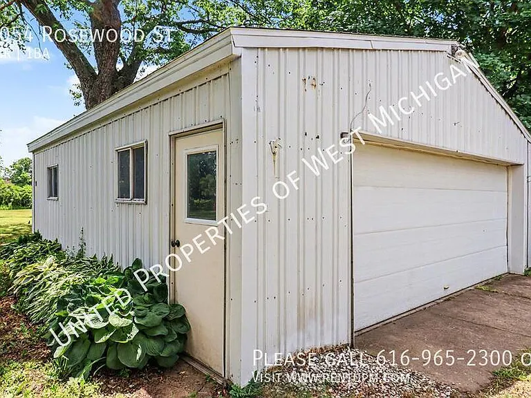 1054 Rosewood St — Photo 13