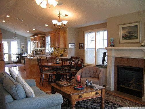 Living/Dining area