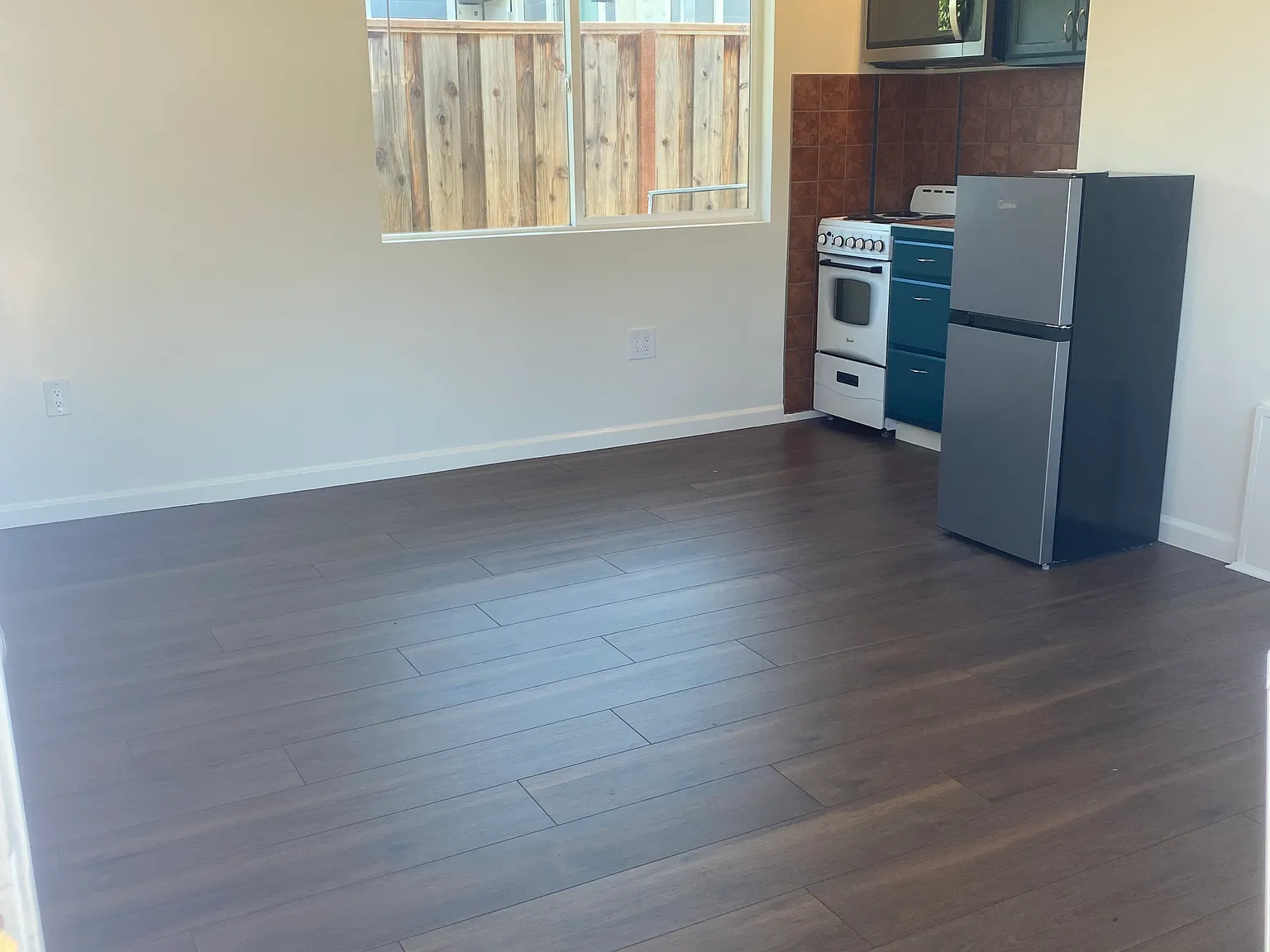Studio, 250 sqft, $1,800 — Photo 3