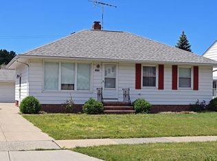 29509 Shaker Dr, Wickliffe, OH 44092