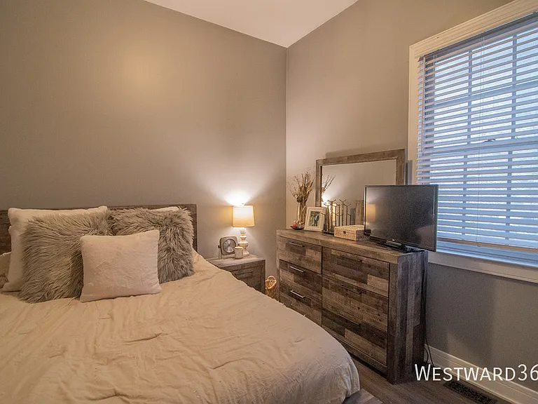 2733 N Wayne Ave #2 — Photo 17
