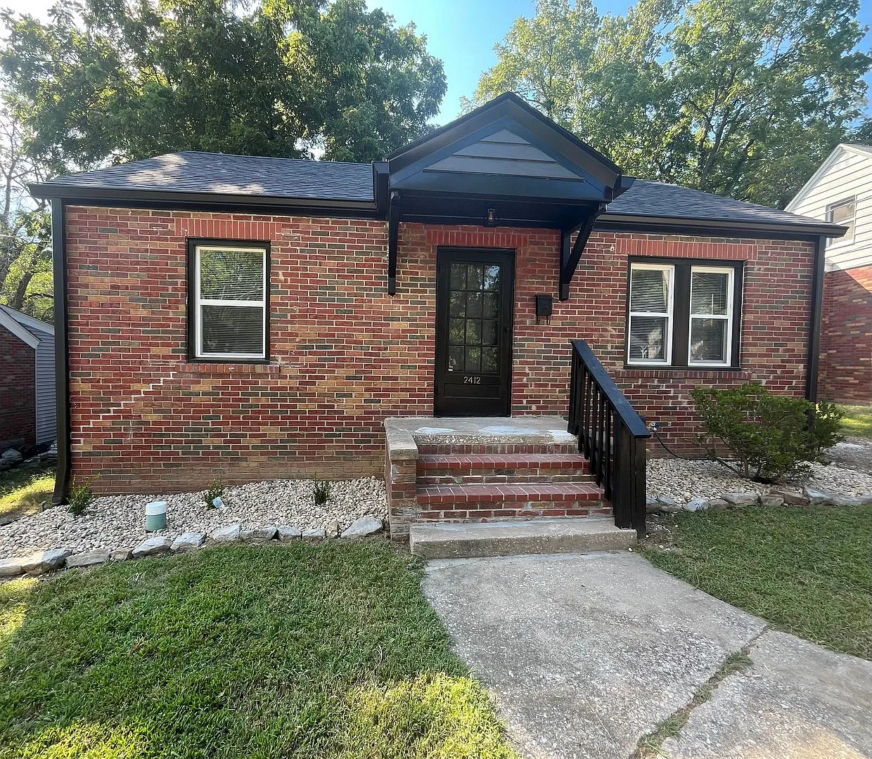 Two bedroom house on dead-end street — Photo 1