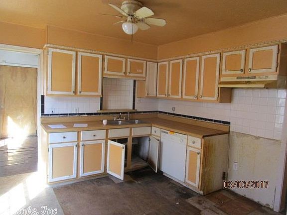 4th image of 100 Saunders Dr