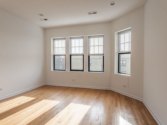 4th image of 2510 W Catalpa Ave Unit 2