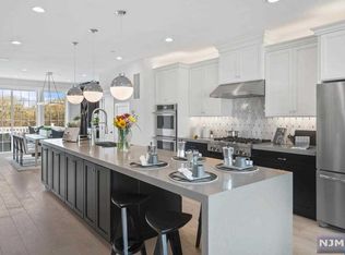 17 Cranberry Ln, Montvale, NJ 07645