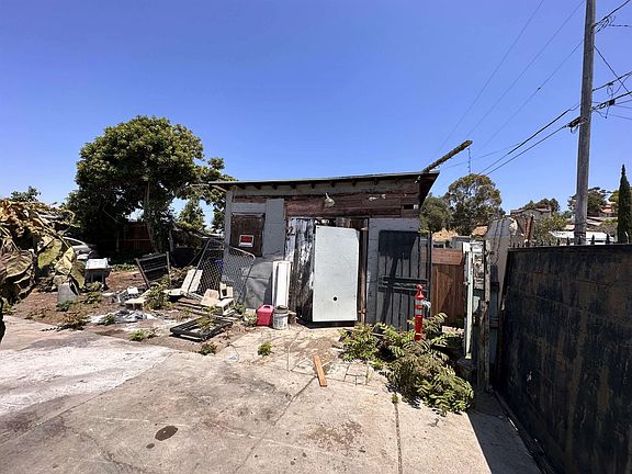 4th image of 745 Pidgeon St