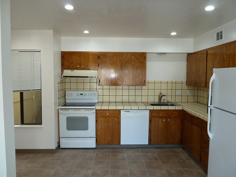 2nd image of 546 London St