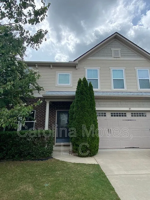 4 bed, 2.5 bath, 2384 sqft, $2,650 — Photo 3