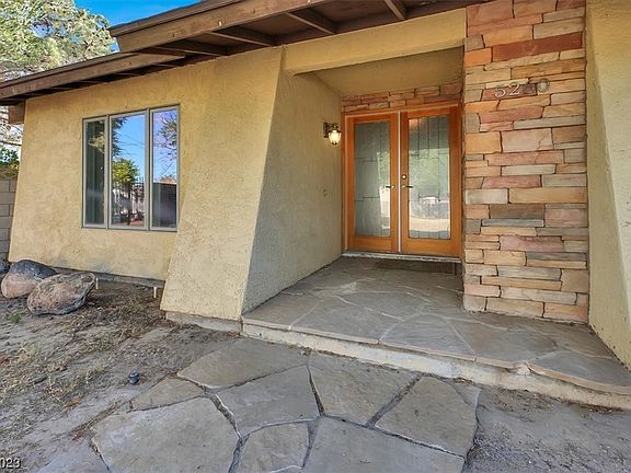 3rd image of 5260 Caprice Ct