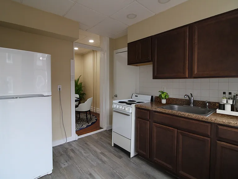 121 N 11th St #1 — Photo 9