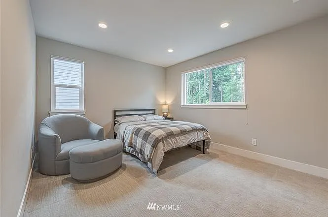 5 bed, 4.5 bath, 3999 sqft, $6,500 — Photo 3