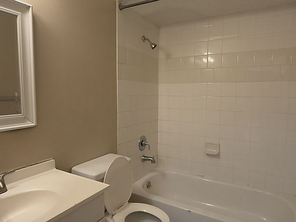 3rd image of 4253 Moncrief Rd W #2