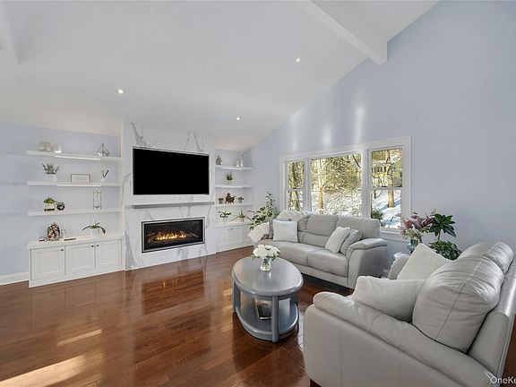 4th image of 30 Highclere Lane