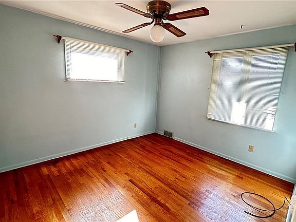 4th image of 1069 North Ave