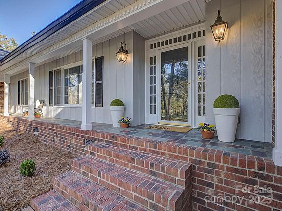 3rd image of 5529 Five Knolls Dr