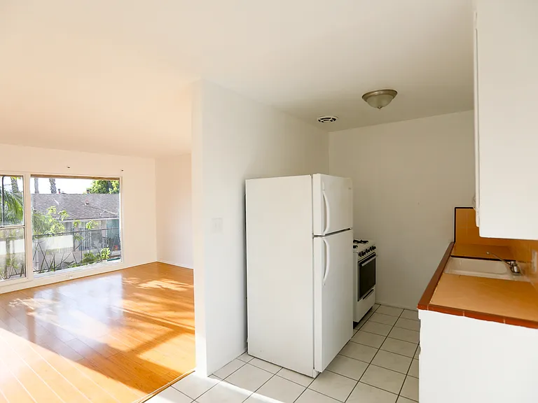 262 S Sycamore Ave #20 — Photo 4