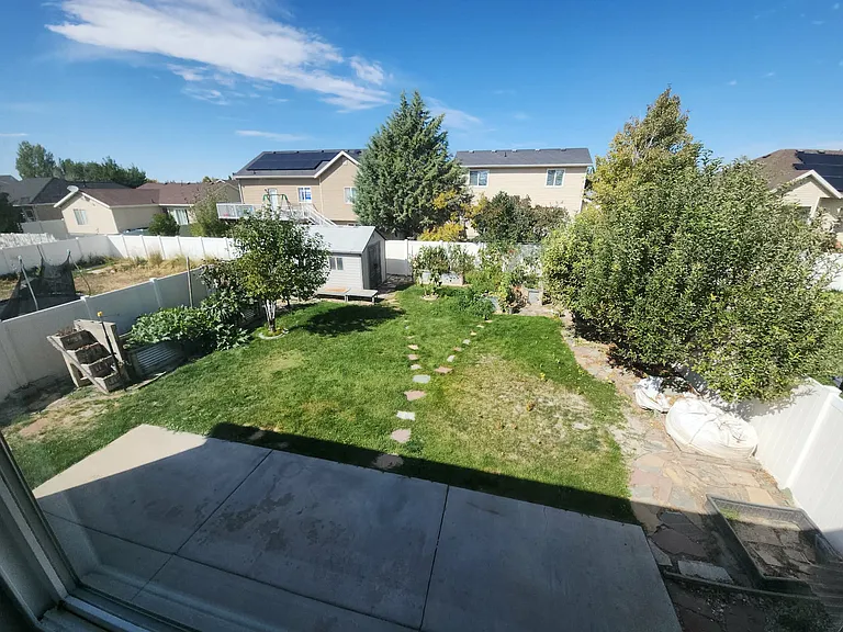 209 E Interlochen Ln — Photo 27