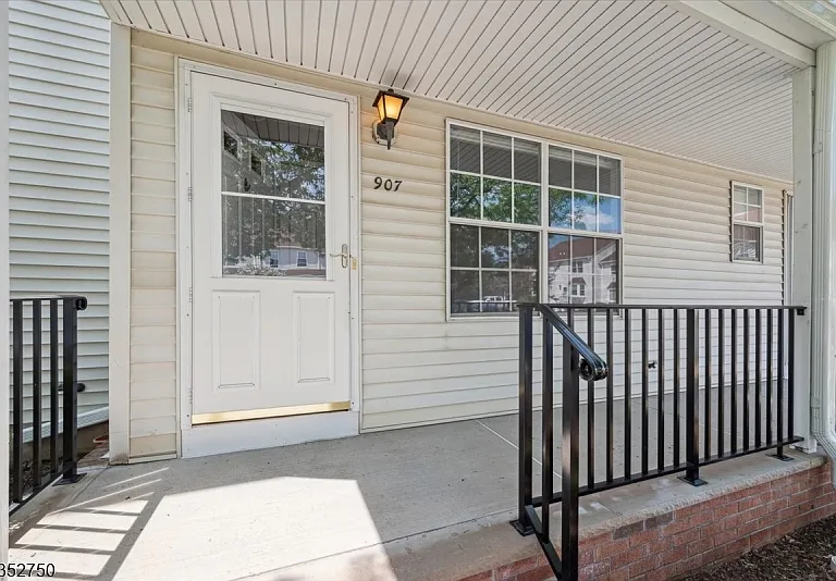 907 Wetherburn Ct — Photo 4