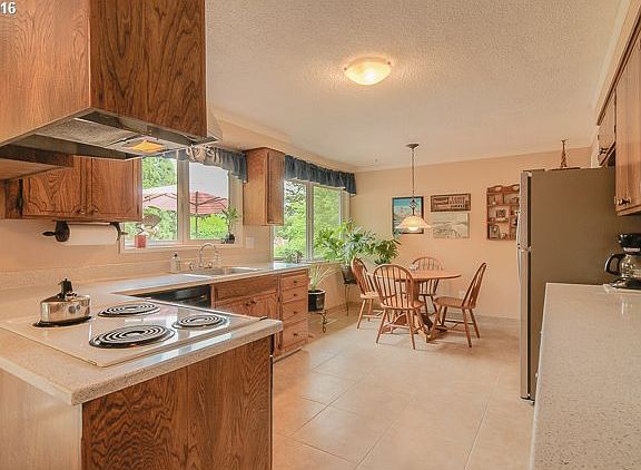 3rd image of 5565 SE Oetkin Dr