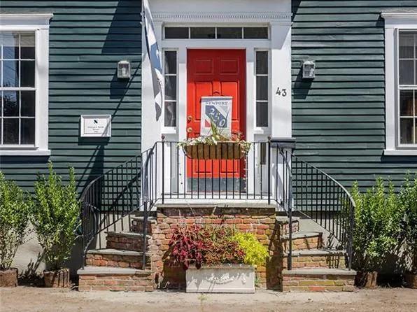 43 Poplar St, Newport, RI 02840